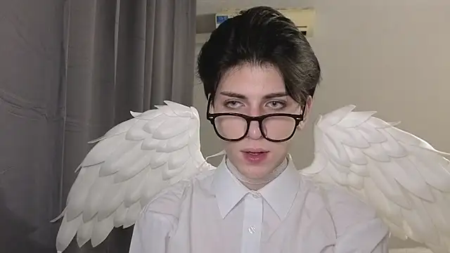 Snapshot of Oliver_star_boy_ chatting on 10-30-25, 05:02 Oliver star boy online show from 10-30-25, 05:02