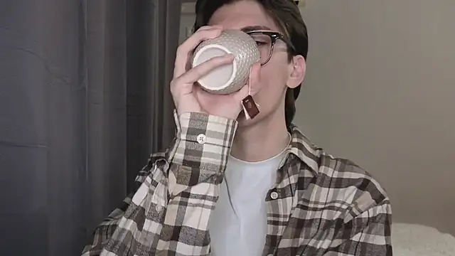 Snapshot of Oliver_star_boy_ chatting on 11-08-25, 05:34 Oliver star boy online show from 11-08-25, 05:34