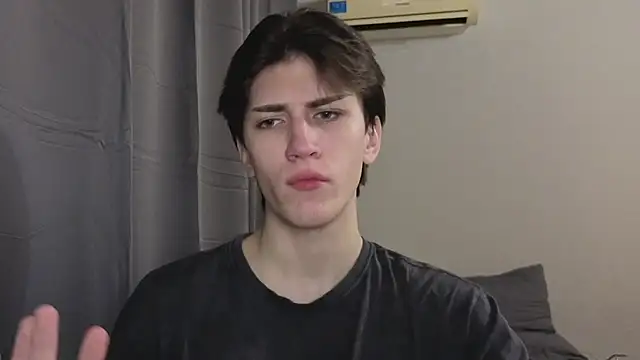 Snapshot of Oliver_star_boy_ chatting on 11-10-25, 04:17 Oliver star boy online show from 11-10-25, 04:17