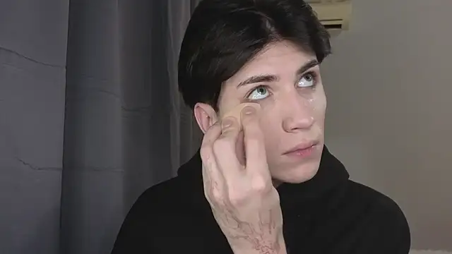 Snapshot of Oliver_star_boy_ chatting on 11-20-25, 05:01 Oliver star boy online show from 11-20-25, 05:01