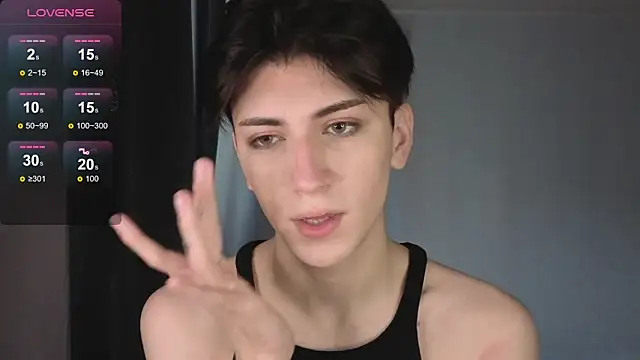 Snapshot of Oliver_star_boy_ chatting on 11-25-25, 12:05 Oliver star boy online show from 11-25-25, 12:05