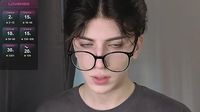 Snapshot of Oliver_star_boy_ chatting on 11-29-25, 12:19 Oliver star boy online show from 11-29-25, 12:19