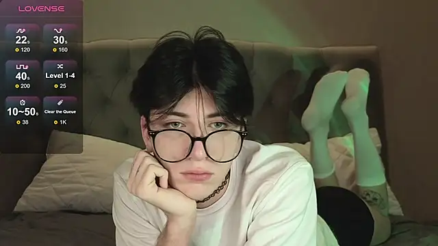 Oliver star boy  online show from 02-07-26, 08:12