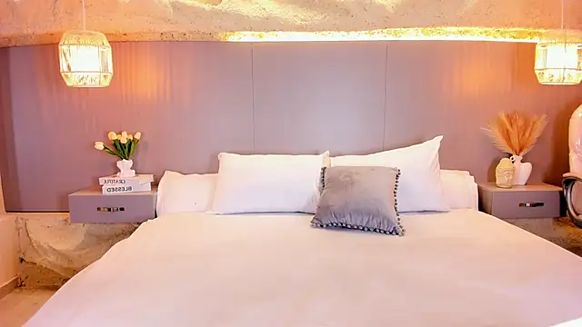 AmyColman  online show from 04-10-26, 12:10