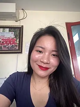 Bee Yellow00 online show from 04-20-26, 02:47