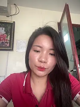 Bee Yellow00 online show from 04-22-26, 04:15