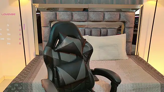 Snapshot of Bella_Clark2 chatting on 01-15-26, 02:32 Bella Clark2 online show from 01-15-26, 02:32