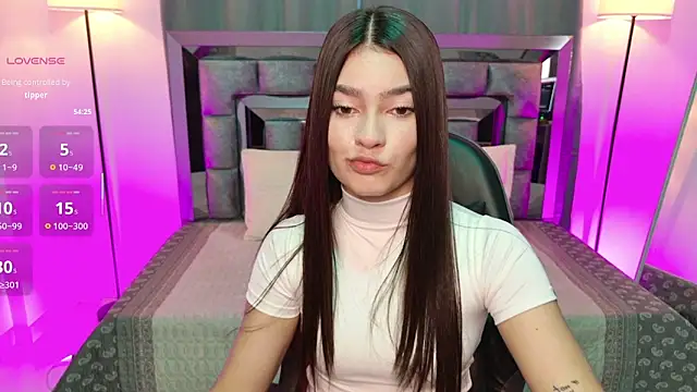 Snapshot of Bella_Clark2 chatting on 02-05-26, 01:27 Bella Clark2 online show from 02-05-26, 01:27