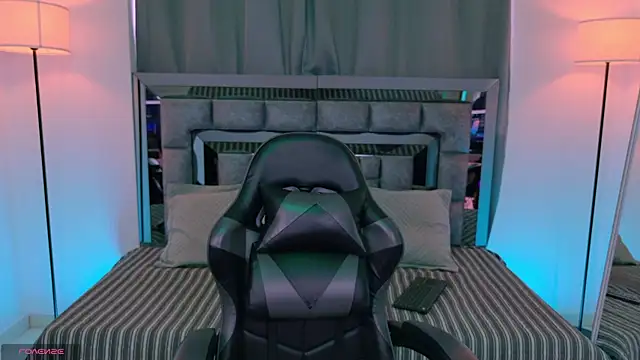 Bella Clark2 online show from 04-29-26, 03:49