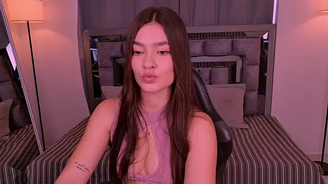 Snapshot of Bella_Clark2 chatting on 07-26-26, 01:40 Bella Clark2 online show from 07-26-26, 01:40