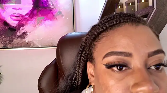 Snapshot of loana_vegas chatting on 10-28-25, 04:09 loana vegas online show from 10-28-25, 04:09