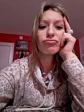 Snapshot of Katyfoxie chatting on 10-28-25, 11:25 Katyfoxie online show from 10-28-25, 11:25