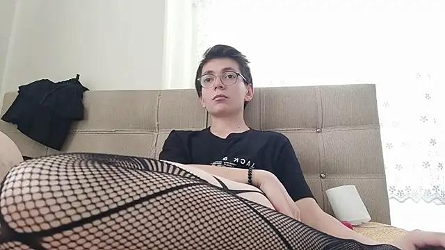 Snapshot of minikkdunyam chatting on 11-03-25, 12:28 minikkdunyam online show from 11-03-25, 12:28