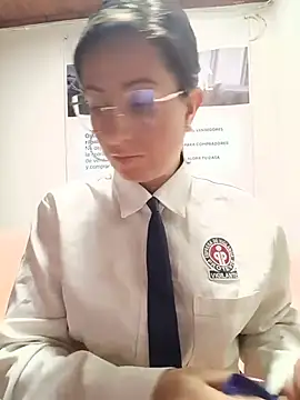 Snapshot of Valentina--1 chatting on 06-17-26, 10:06 Valentina--1 online show from 06-17-26, 10:06