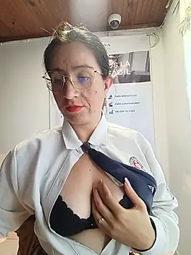 Snapshot of Valentina--1 chatting on 06-27-26, 12:22 Valentina--1 online show from 06-27-26, 12:22