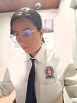 Snapshot of Valentina--1 chatting on 07-17-26, 10:33 Valentina--1 online show from 07-17-26, 10:33