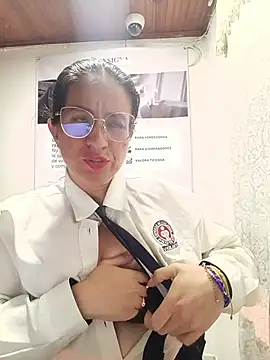 Snapshot of Valentina--1 chatting on 07-20-26, 10:39 Valentina--1 online show from 07-20-26, 10:39
