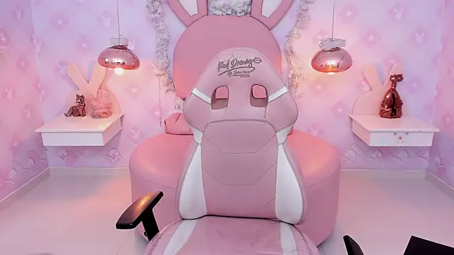 Snapshot of SofhiCute chatting on 11-17-25, 01:50 SofhiCute online show from 11-17-25, 01:50