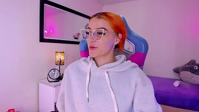 Snapshot of celeste_blazze_ chatting on 02-16-26, 04:25 celeste blazze online show from 02-16-26, 04:25