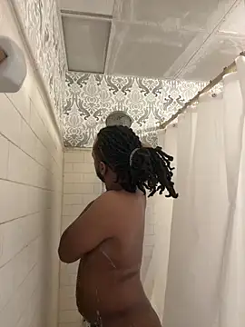 Snapshot of therealredx chatting on 10-31-25, 01:01 therealredx online show from 10-31-25, 01:01