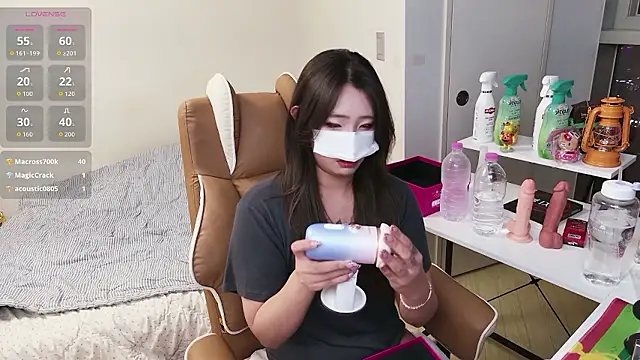 Milk Sola online show from 11-20-25, 01:11