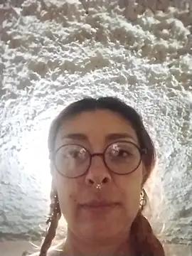 EmilyyRed online show from 11-28-25, 03:58