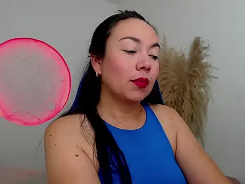 Yadis hot online show from 11-20-25, 08:52