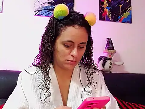 Caroline Jons online show from 11-28-25, 01:03