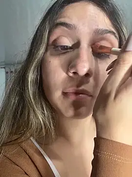 Snapshot of sarah_honey__ chatting on 10-27-25, 11:58 sarah honey   online show from 10-27-25, 11:58