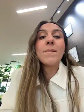 Snapshot of sarah_honey__ chatting on 11-11-25, 02:28 sarah honey online show from 11-11-25, 02:28