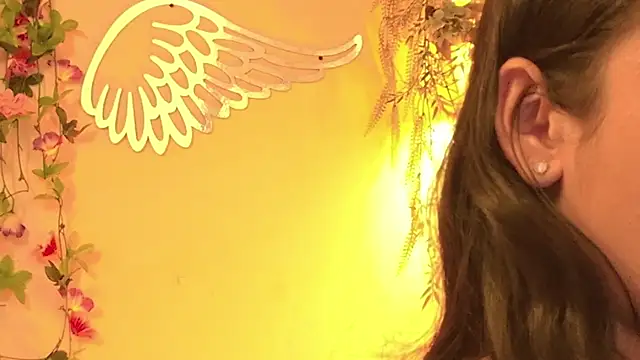 ISA NIXON online show from 04-11-26, 10:25