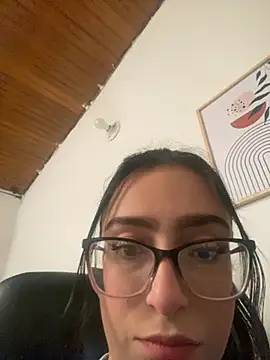 Snapshot of Kloe_Novoa chatting on 10-31-25, 01:56 Kloe Novoa online show from 10-31-25, 01:56