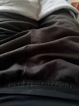 Snapshot of Andres__00 chatting on 04-15-26, 02:35 Andres 00 online show from 04-15-26, 02:35