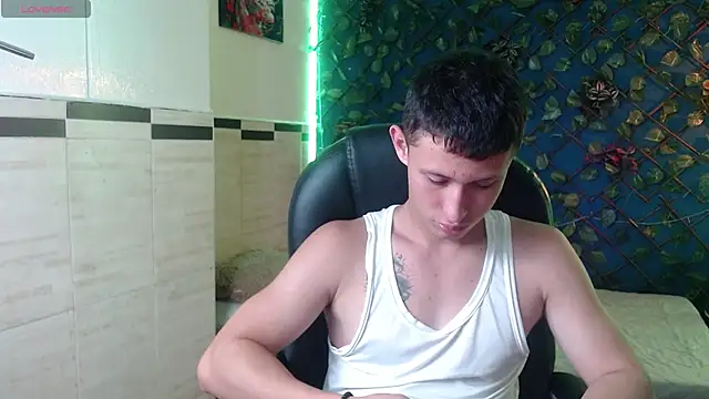 Garuo 18 online show from 11-19-25, 03:06