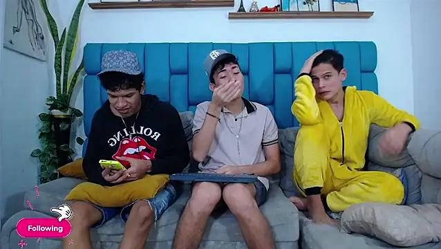 Hot Boys Latinos X online show from 03-27-26, 04:07