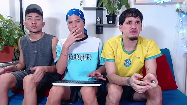 Hot Boys Latinos X online show from 04-12-26, 06:13