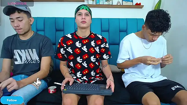 Hot Boys Latinos X online show from 04-18-26, 05:06