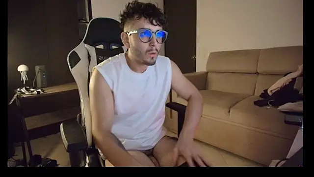 Snapshot of lionandreough chatting on 10-25-25, 12:07 lionandreough online show from 10-25-25, 12:07