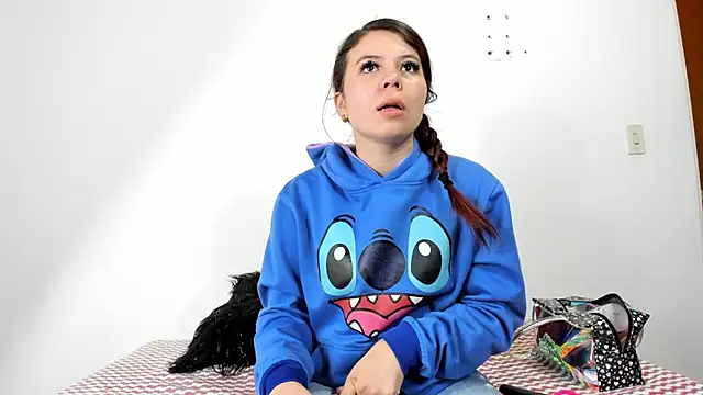 Vanessa Martinz online show from 10-24-25, 12:23