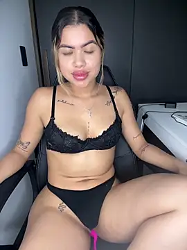 Alanna-foxx online show from 11-14-25, 04:00