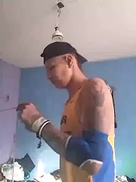 Snapshot of Ojitosbrrr chatting on 11-28-25, 10:12 Ojitosbrrr online show from 11-28-25, 10:12