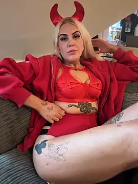 MissyLxox online show from 10-31-25, 11:44