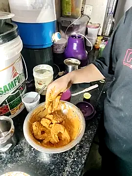 Snapshot of Heena-143 chatting on 11-14-25, 03:44 Heena-143 online show from 11-14-25, 03:44