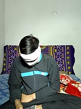 Snapshot of Heena-143 chatting on 11-18-25, 06:01 Heena-143 online show from 11-18-25, 06:01