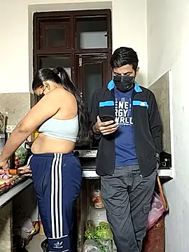 Snapshot of Heena-143 chatting on 12-17-25, 02:34 Heena-143 online show from 12-17-25, 02:34