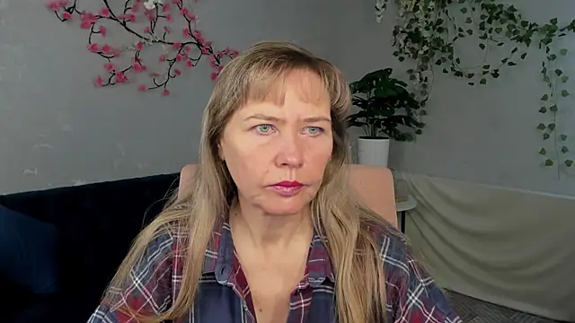 Carla Vogue online show from 11-19-25, 02:44