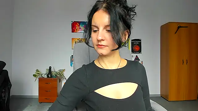 StellaAnia online show from 10-28-25, 09:24