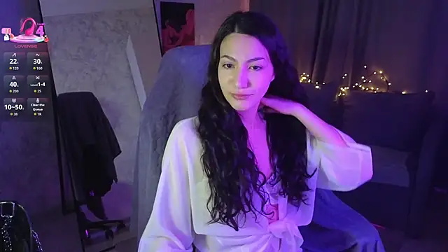 Mulan Lo online show from 11-17-25, 08:14