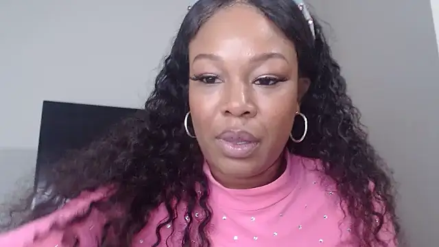 Snapshot of SweetieP11 chatting on 10-27-25, 02:32 SweetieP11 online show from 10-27-25, 02:32