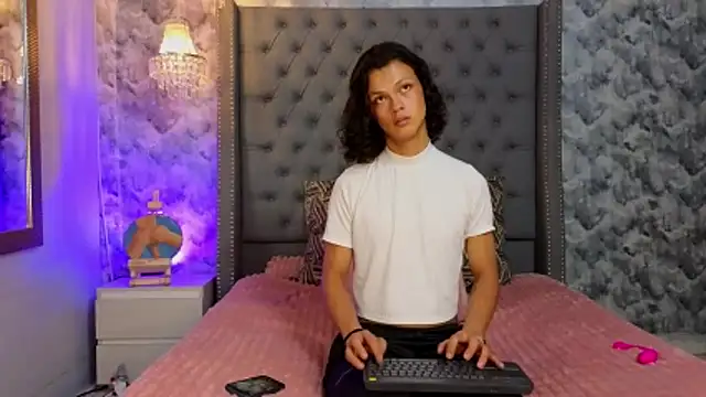 Indi rave online show from 04-12-26, 08:36